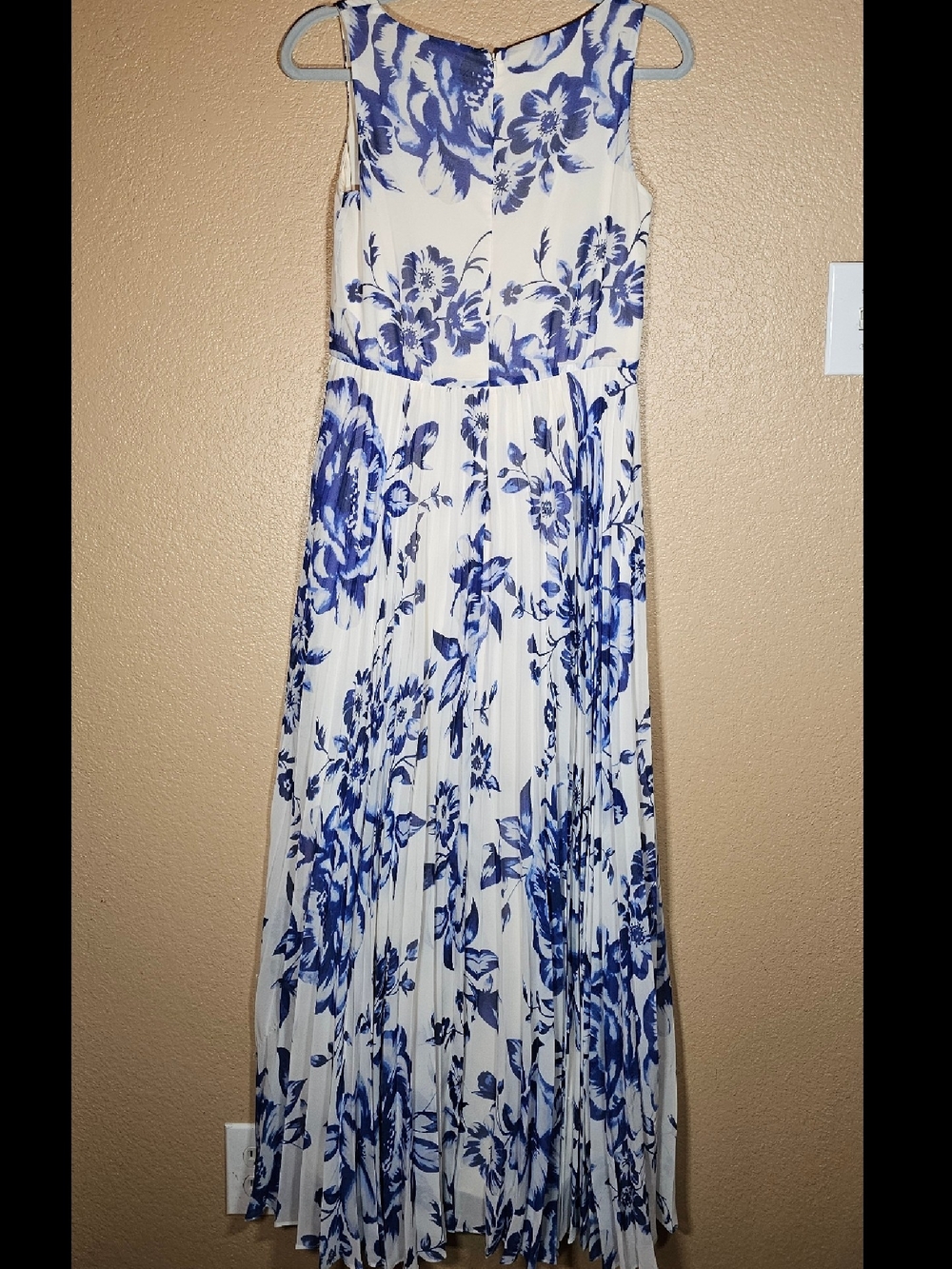 Eliza J White and Blue Floral Pleated Womens' Dress - Picture 4 of 5